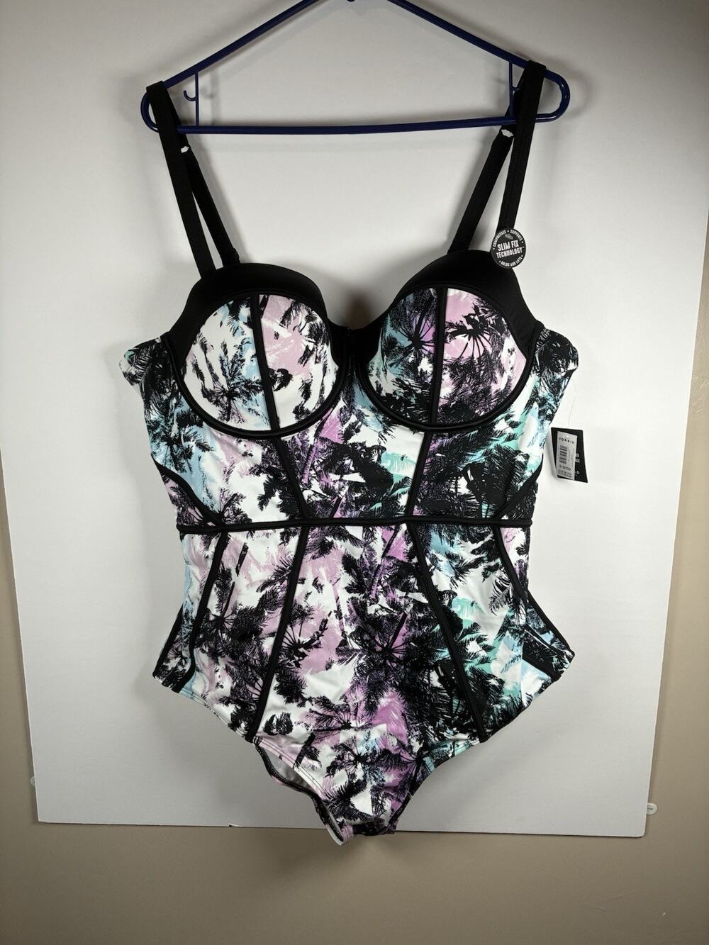 Torrid 3 D/DD Palms Underwire One Piece Swimsuit NWT Slim Fix Padded Plus